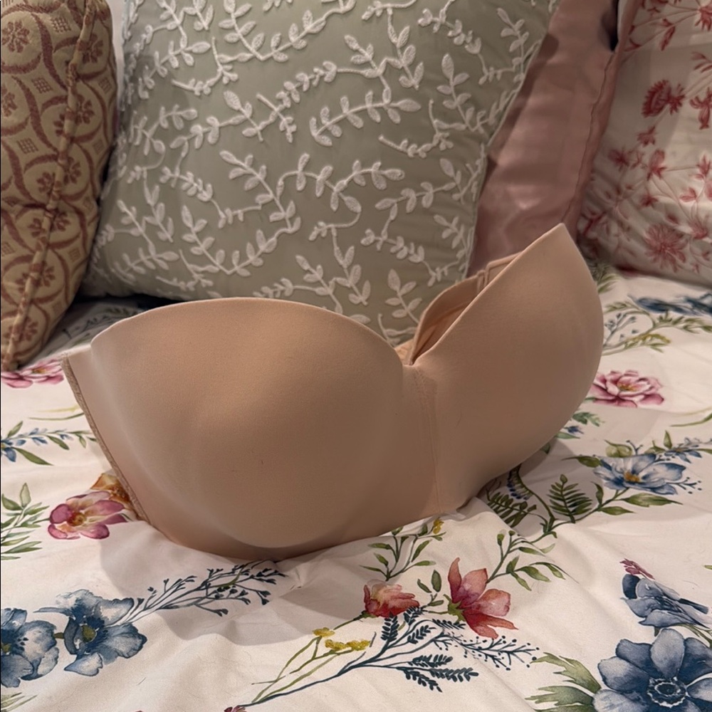 Chantelle Strapless Smooth Molded Bra in Nude - Picture 8 of 9